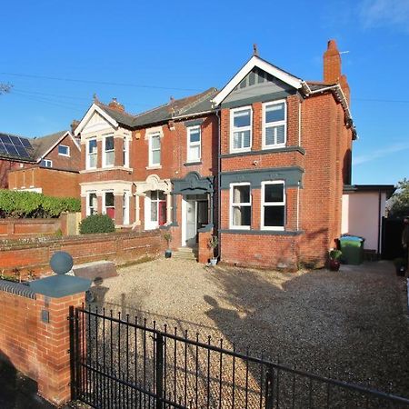 The House - Southampton Villa Exterior photo