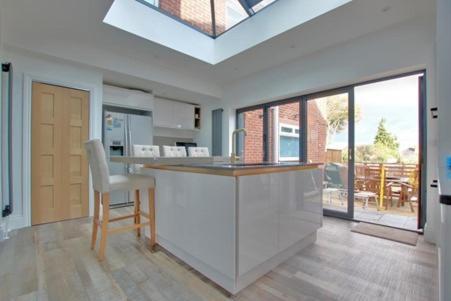 The House - Southampton Villa Exterior photo